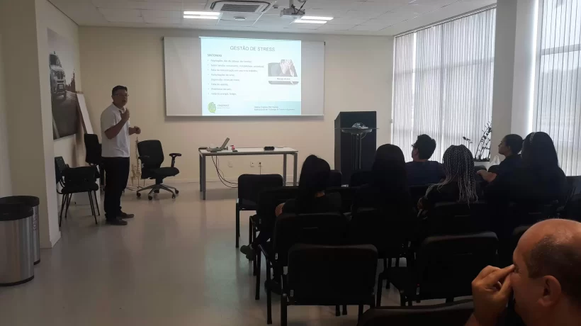 Análise de Sintomas Osteomusculares em Trabalhadores de Ambiente Administrativo